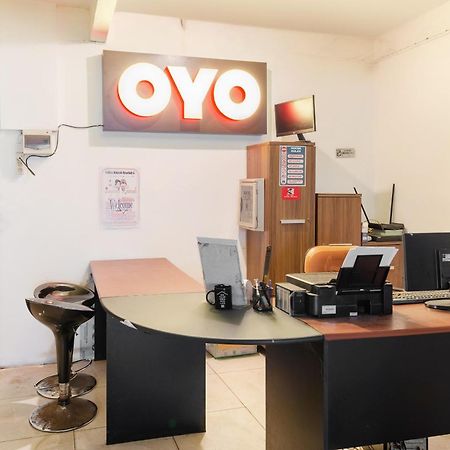 Oyo 1102 Griya Aisyah Syariah 1 Surabaya Exterior foto